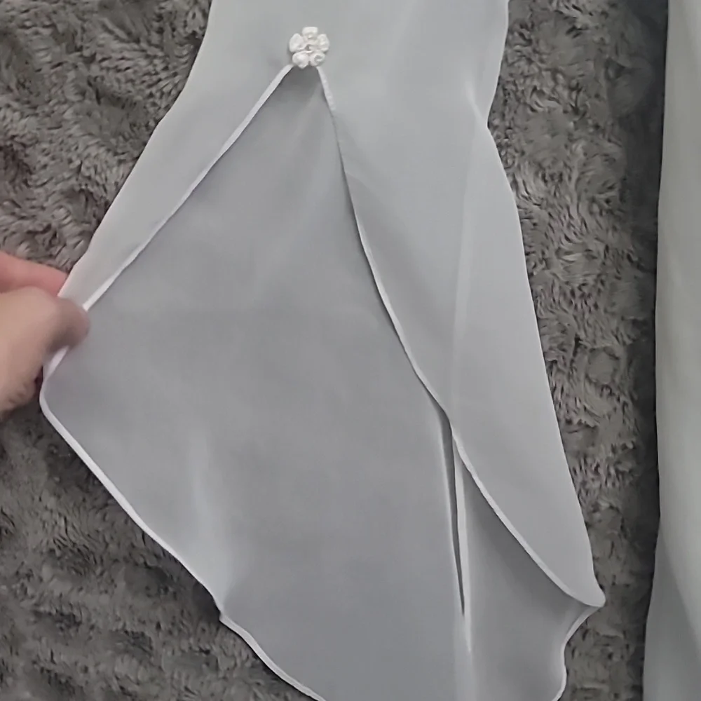 White Flower Girl/ Communion  Dress with Flowing Sleeves Size 6 Elegant Wedding - Picture 3 of 12